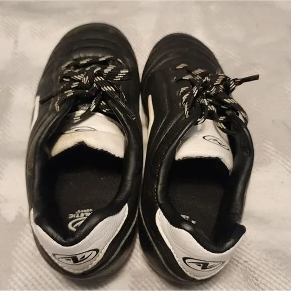 Boys Soccer Cleats Like New Size 12 Clean Sturdy Athleta - Picture 6 of 7